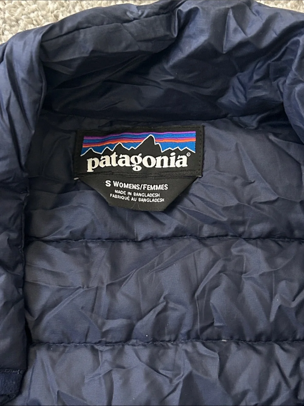 Patagonia Navy Blue Women's Puffer Jacket - Picture 2 of 3